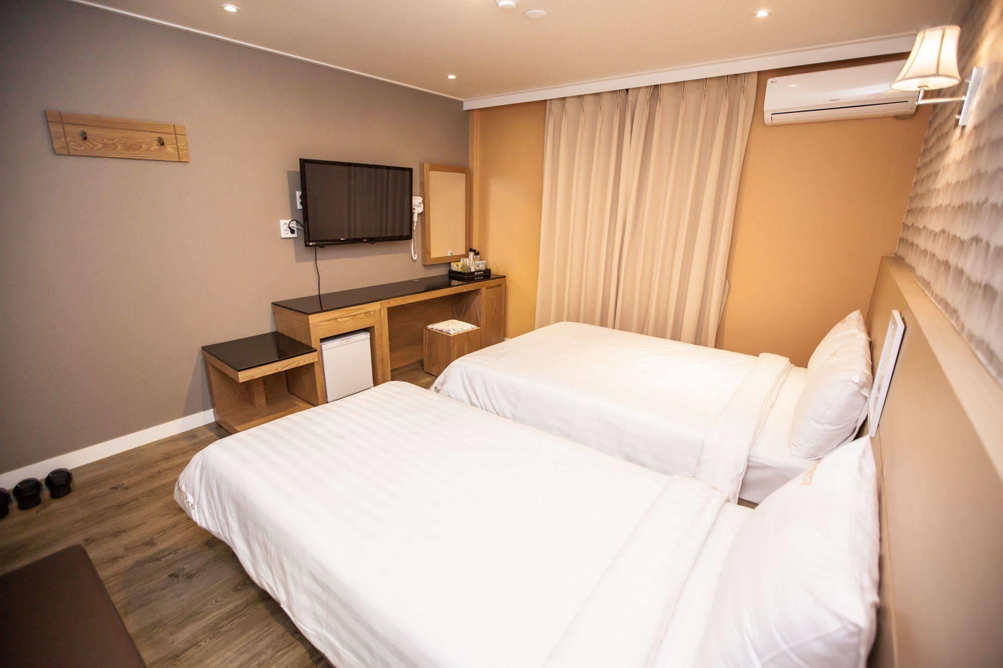 ปุงนัม ทัวริสต์โฮเต็ล Hotel จอนจู ภายนอก รูปภาพ